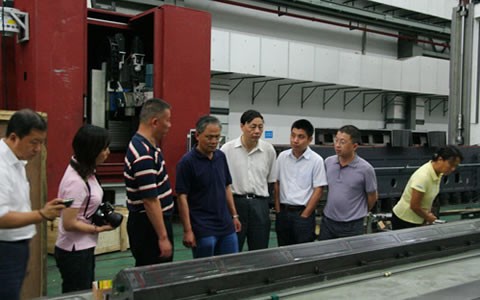 中國機(jī)床工具協(xié)會(huì)執(zhí)行副理事長王黎明蒞臨杭機(jī)股份調(diào)研